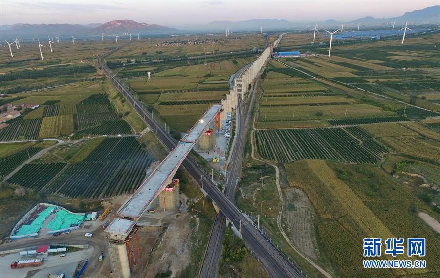 （经济）（5）京张高铁跨大秦线铁路土木特大桥成功双转体