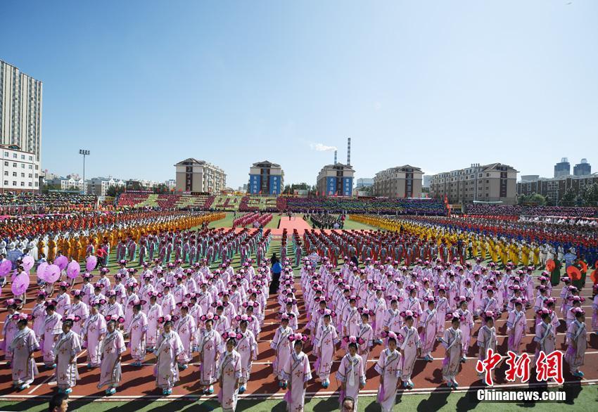 吉林四平5599人同穿旗袍 打破吉尼斯世界纪录