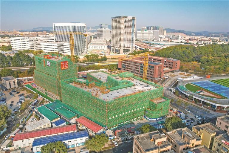 光明区3所在建学校主体结构封顶