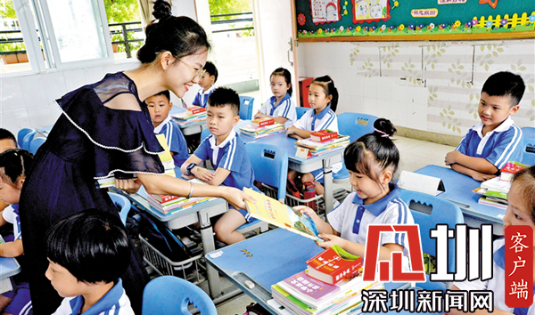 新闻网9月2日讯 告别约一个半月的暑假,光明区中小学校今天正式开学